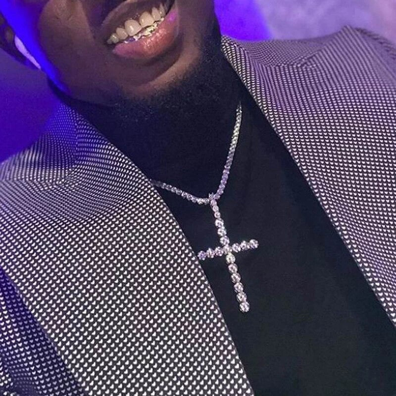 Pendentif croix de tennis glacé