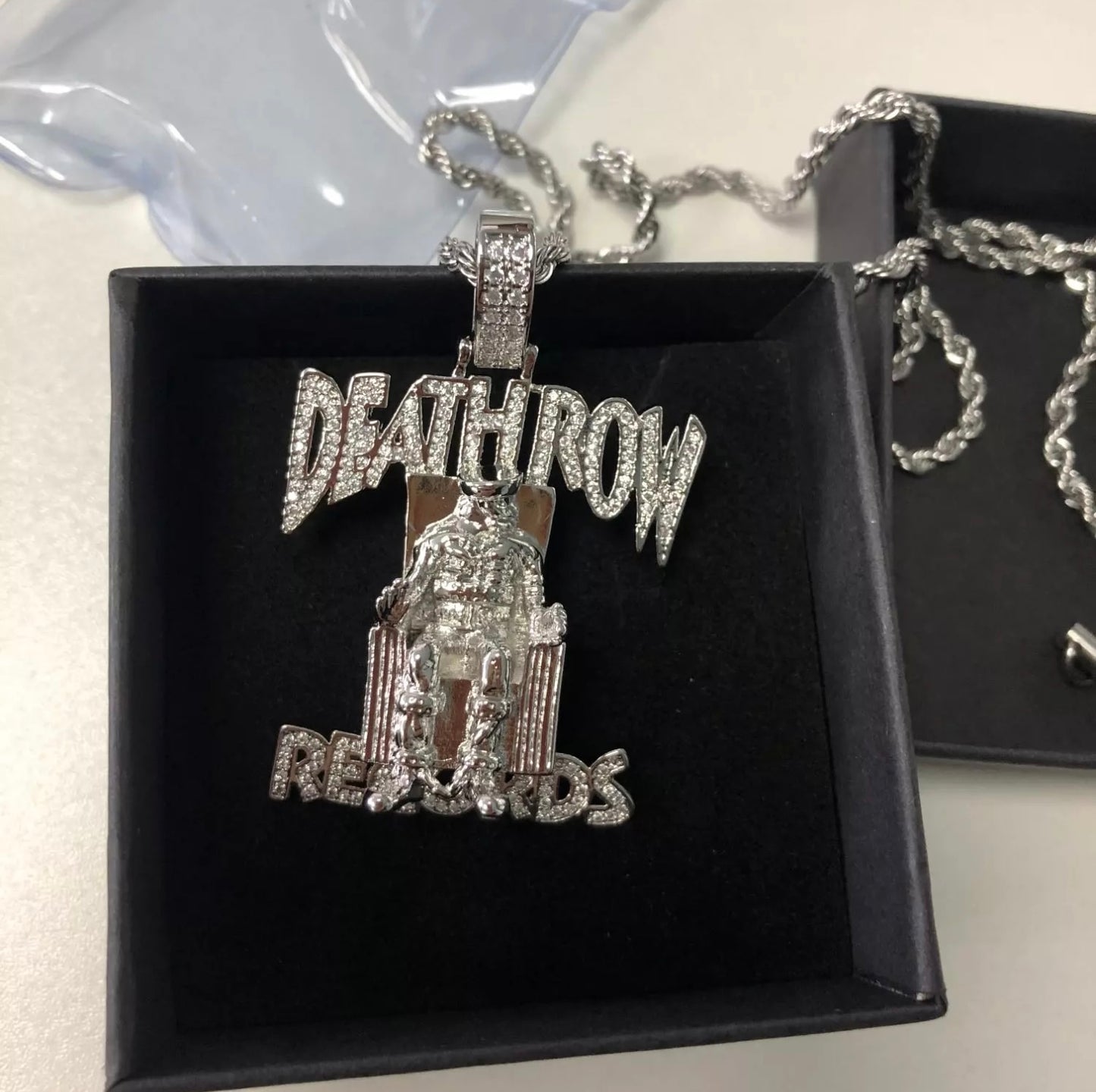Pendentif Death Row plaqué or blanc
