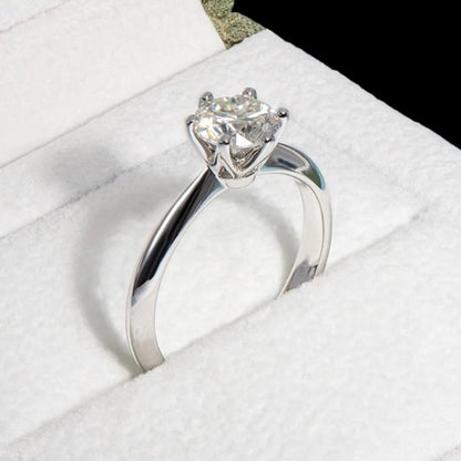 Bague de fiançailles en diamant rond Moissanite