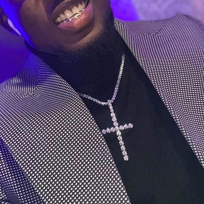 Pendentif croix de tennis glacé