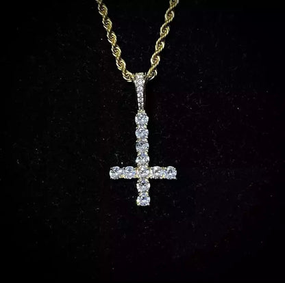 Omgekeerde Diamanten Tennis Kruis Hanger